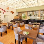 Fletcher Hotel-restaurant Sparrenhorst-veluwe فندق